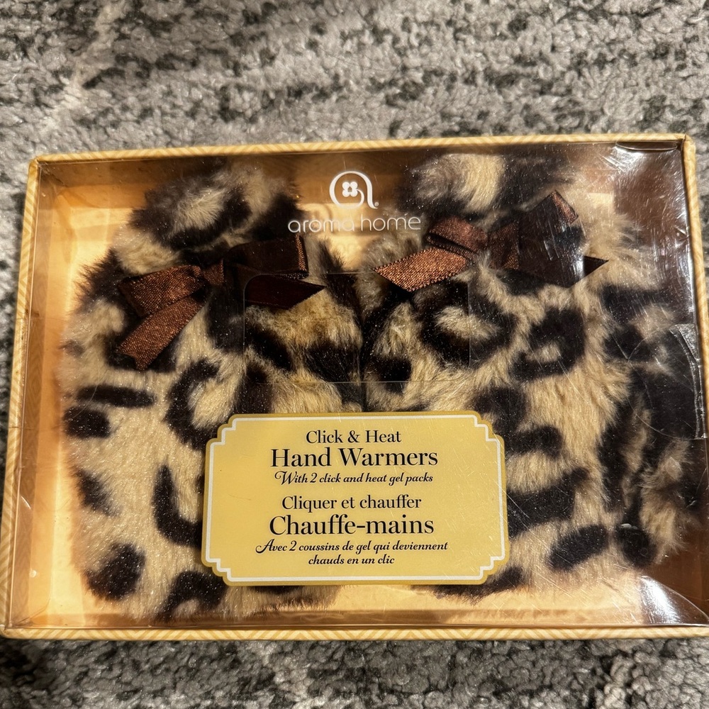 Set ~ FAUX FUR HAND WARMER w/ REUSABLE CLICK & HEAT GEL PACK - Animal Print